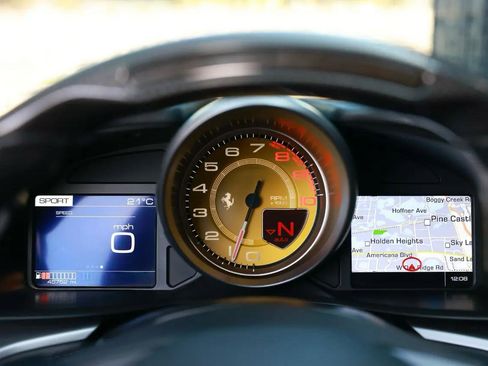 Used 2019 Ferrari GTC4Lusso T image 39