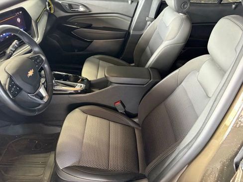 Used 2024 Chevrolet Trax LT w/ Sunroof Package image 15