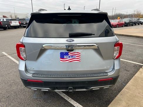 Used 2022 Ford Explorer XLT w/ Equipment Group 202A image 4
