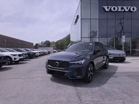 New 2026 Volvo XC60 B5 Core w/ Climate Package image 3