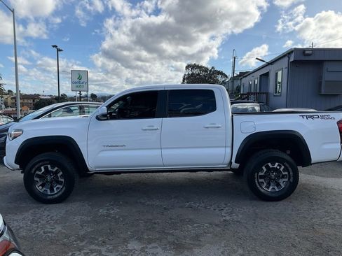 Used 2019 Toyota Tacoma TRD Off-Road w/ TRD Premium Off Road Package image 5