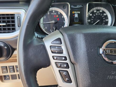 Used 2018 Nissan Titan SL w/ Chrome Package AWD/4WD image 17
