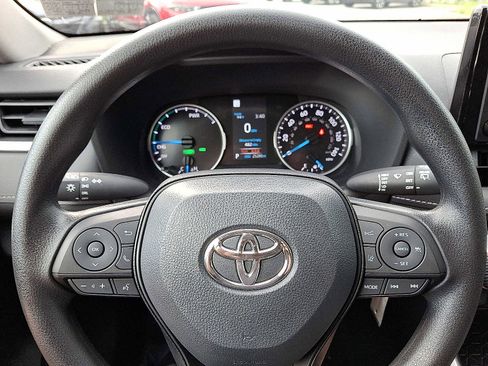 Used 2022 Toyota RAV4 LE image 18