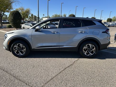 Certified 2024 Kia Sportage LX image 3