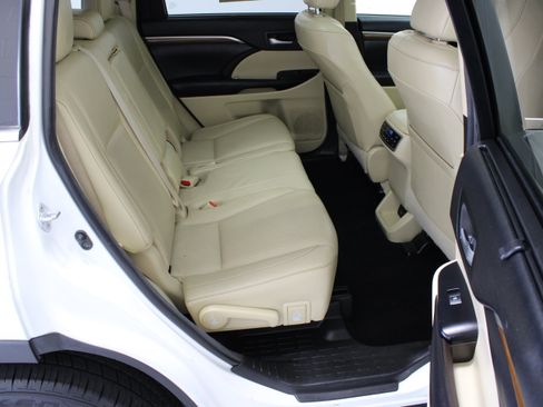 Used 2017 Toyota Highlander Limited Platinum AWD/4WD image 39