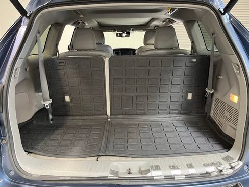 Used 2015 Toyota Highlander Limited Platinum AWD/4WD image 16