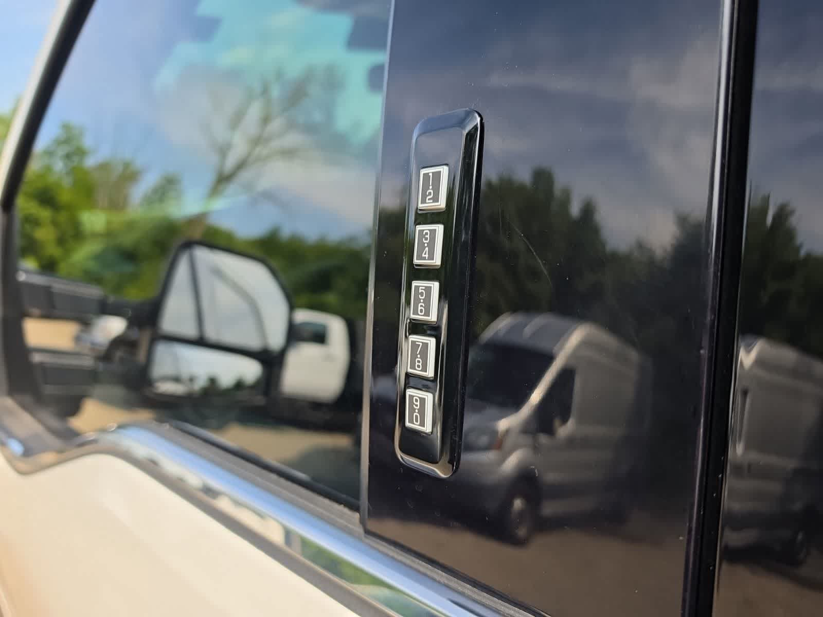 Used 2023 Ford F250 Limited w/ FX4 Off-Road Package AWD/4WD image 17