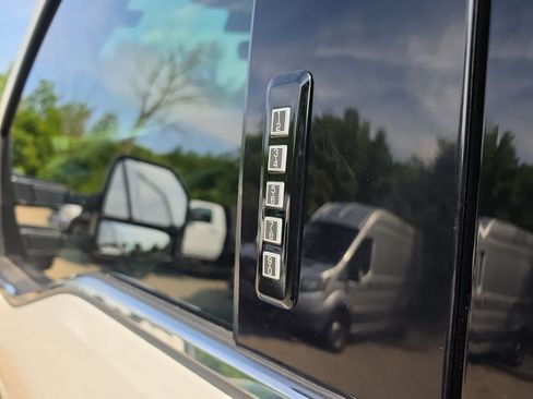 Used 2023 Ford F250 Limited w/ FX4 Off-Road Package AWD/4WD image 17