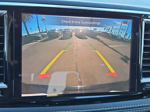 Used 2023 Chrysler Pacifica Touring-L image 31