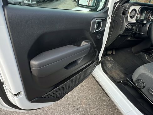 New 2026 Jeep Gladiator Sport image 14