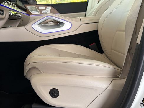 Used 2023 Mercedes-Benz GLS 450 4MATIC image 16