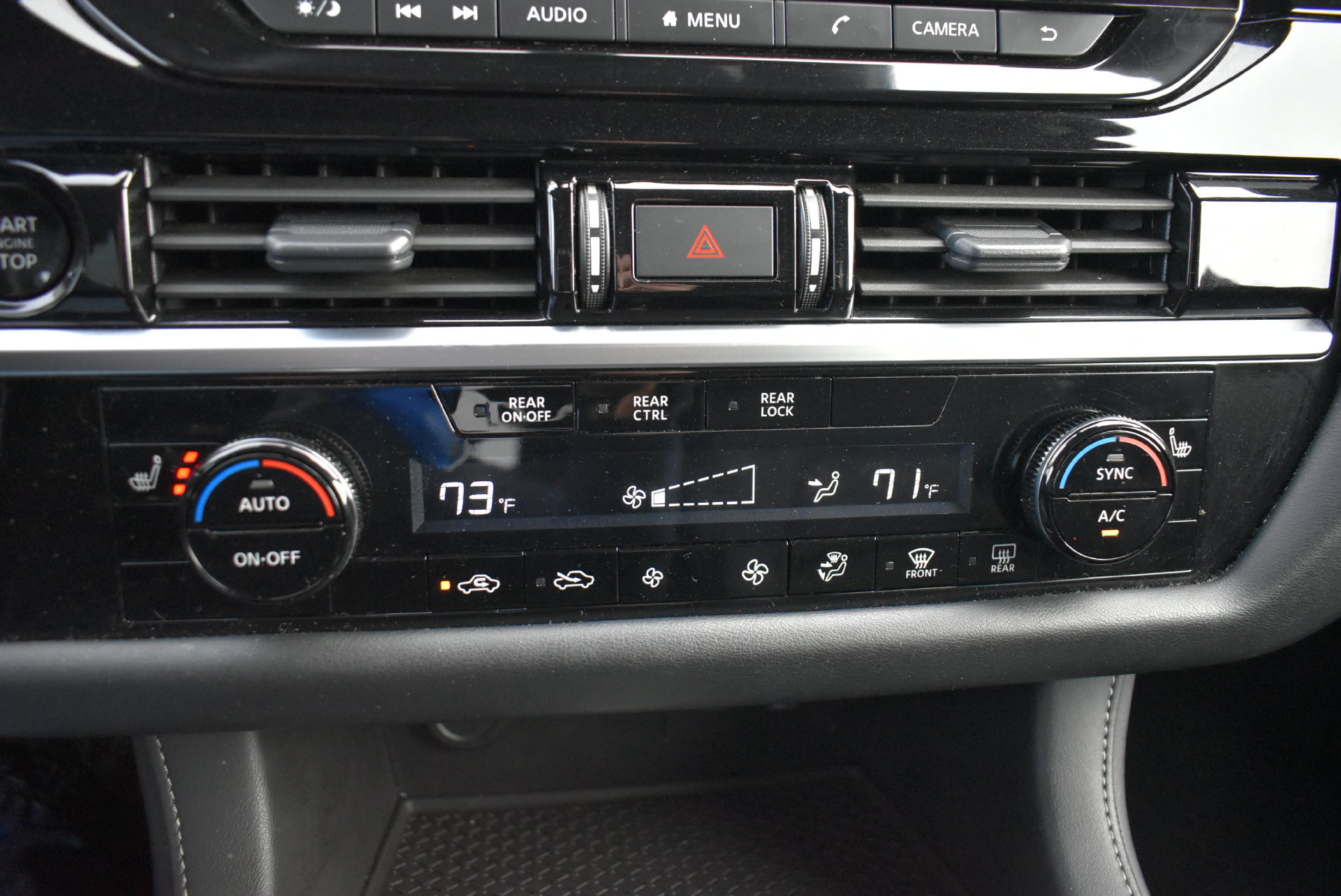 Used 2025 Nissan Pathfinder SV AWD/4WD image 29
