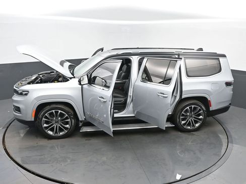 Used 2023 Jeep Grand Wagoneer Series III image 65