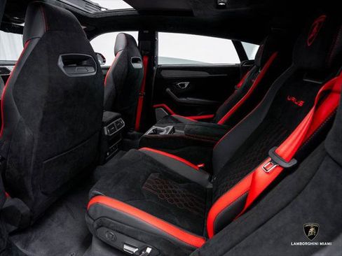Used 2023 Lamborghini Urus Performante AWD/4WD image 43