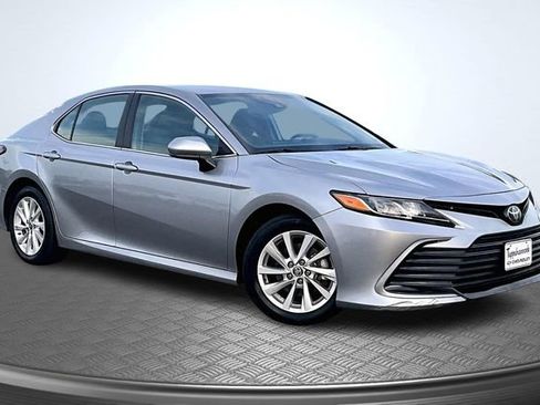 Used 2024 Toyota Camry LE image 3
