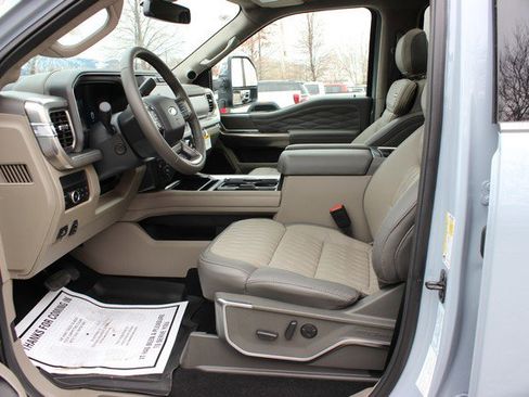 Used 2026 Ford F450 Platinum w/ Platinum Plus Package image 9