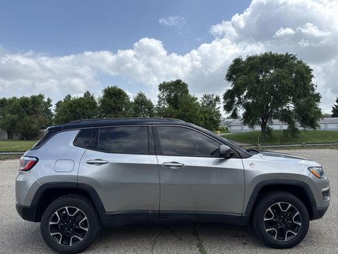 Used 2020 Jeep Compass Trailhawk AWD/4WD image 2