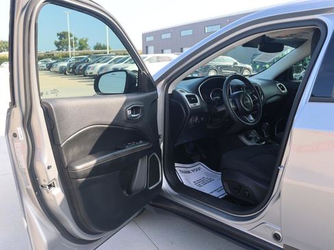 Used 2019 Jeep Compass Sport image 27