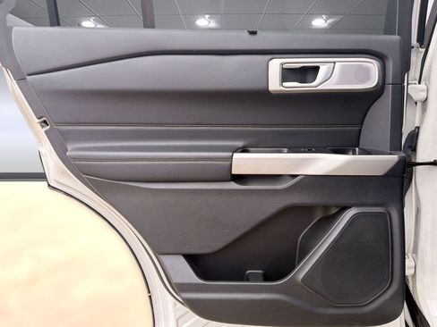 Used 2023 Ford Explorer Limited w/ Limited Technology Package image 22