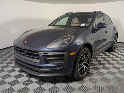 Certified 2023 Porsche Macan AWD/4WD image 1