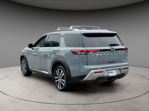 Certified 2025 Nissan Pathfinder Platinum AWD/4WD image 3