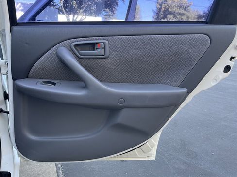 Used 2000 Toyota Camry LE image 30