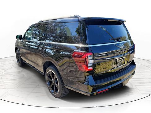Used 2023 Ford Expedition Limited image 2