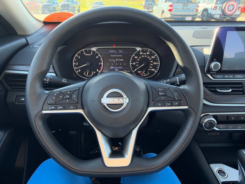 Used 2024 Nissan Altima 2.5 SV FWD image 16