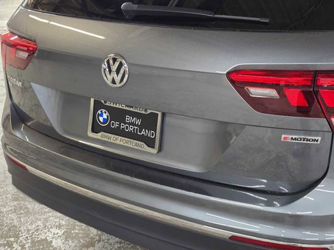 Used 2021 Volkswagen Tiguan SE AWD/4WD image 13