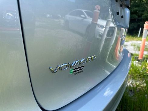 Used 2023 Chrysler Voyager LX FWD image 17