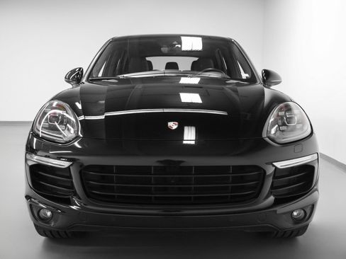 Certified 2018 Porsche Cayenne Platinum Edition image 8