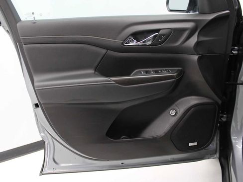 Used 2023 GMC Acadia SLT image 14