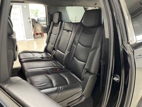 Used 2016 Cadillac Escalade ESV Luxury AWD/4WD image 14
