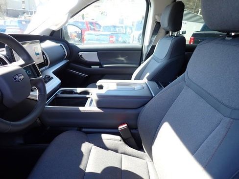 Used 2025 Ford Expedition Max Active image 17