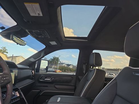 Used 2025 GMC Sierra 2500 AT4X image 29