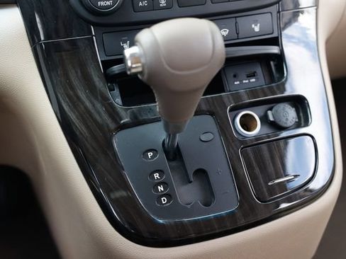 Used 2011 Kia Sedona EX w/ Luxury Pkg FWD image 40