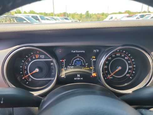 Used 2021 Jeep Wrangler Sport AWD/4WD image 28