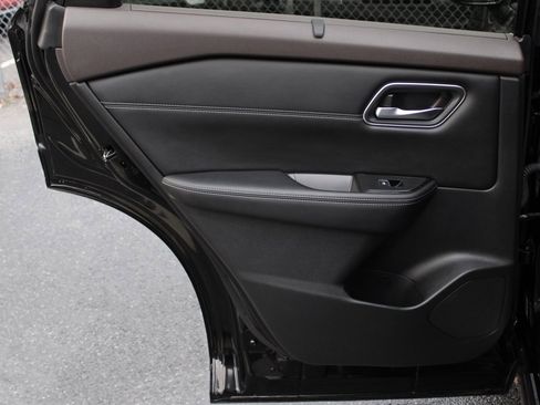 Certified 2023 Nissan Rogue Platinum w/ Platinum Premium Package image 17