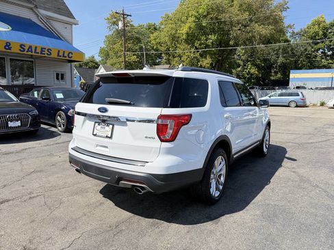 Used 2018 Ford Explorer XLT w/ Equipment Group 202A image 8
