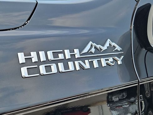 Certified 2021 Chevrolet Suburban High Country AWD/4WD image 38