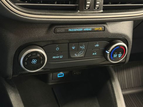 Used 2022 Ford Escape SE image 15