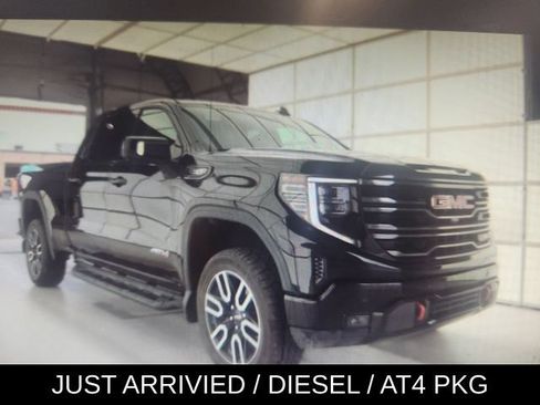 Used 2024 GMC Sierra 1500 AT4 w/ Technology Package AWD/4WD image 1