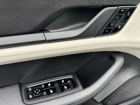 Used 2020 Porsche Taycan 4S image 42