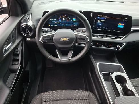 Used 2025 Chevrolet Equinox LT AWD/4WD image 11