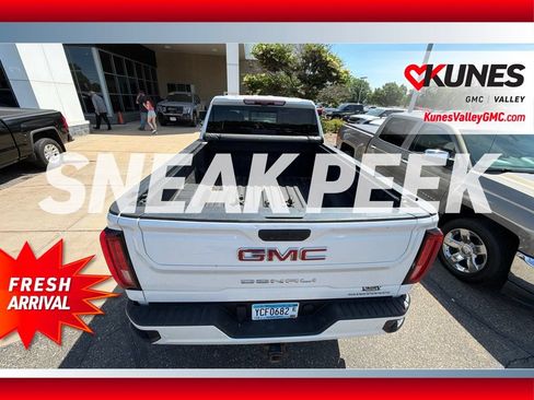 Used 2022 GMC Sierra 3500 Denali w/ Denali Ultimate Package AWD/4WD image 4