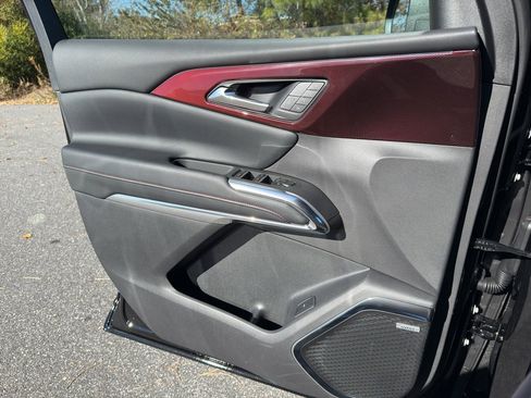 New 2026 Chevrolet Traverse RS image 9