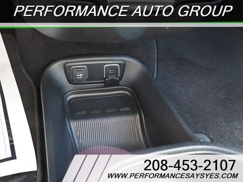 Used 2020 Chrysler Pacifica Touring-L Plus FWD image 11