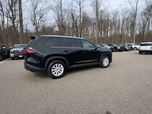 Used 2025 Toyota Grand Highlander XLE image 2