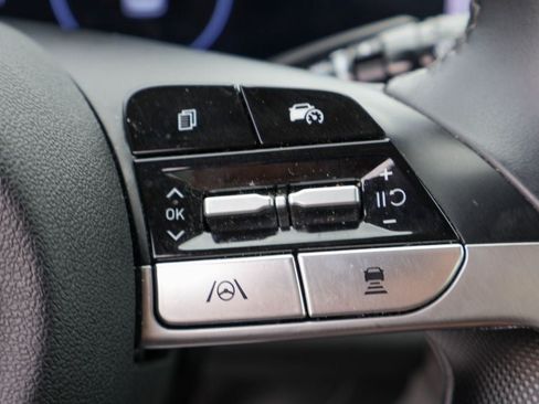 Used 2025 Hyundai Elantra Limited FWD image 14