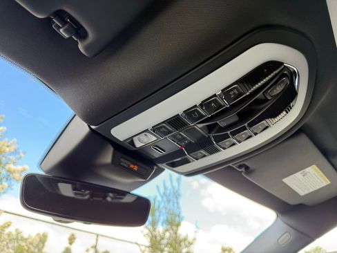 Certified 2026 Porsche Macan image 17